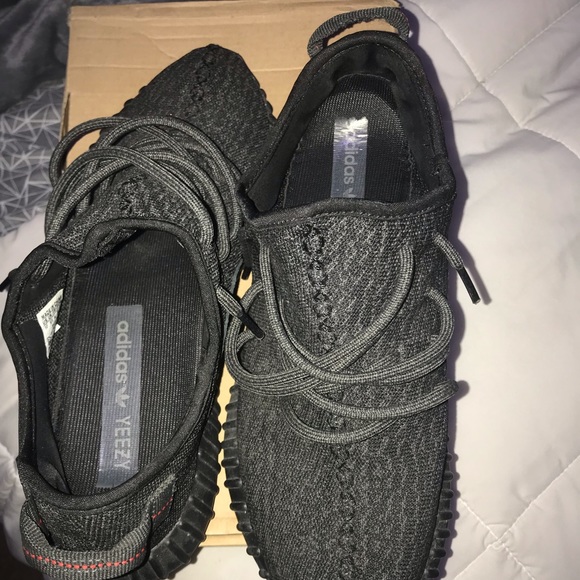 Black yeezys - Picture 3 of 5